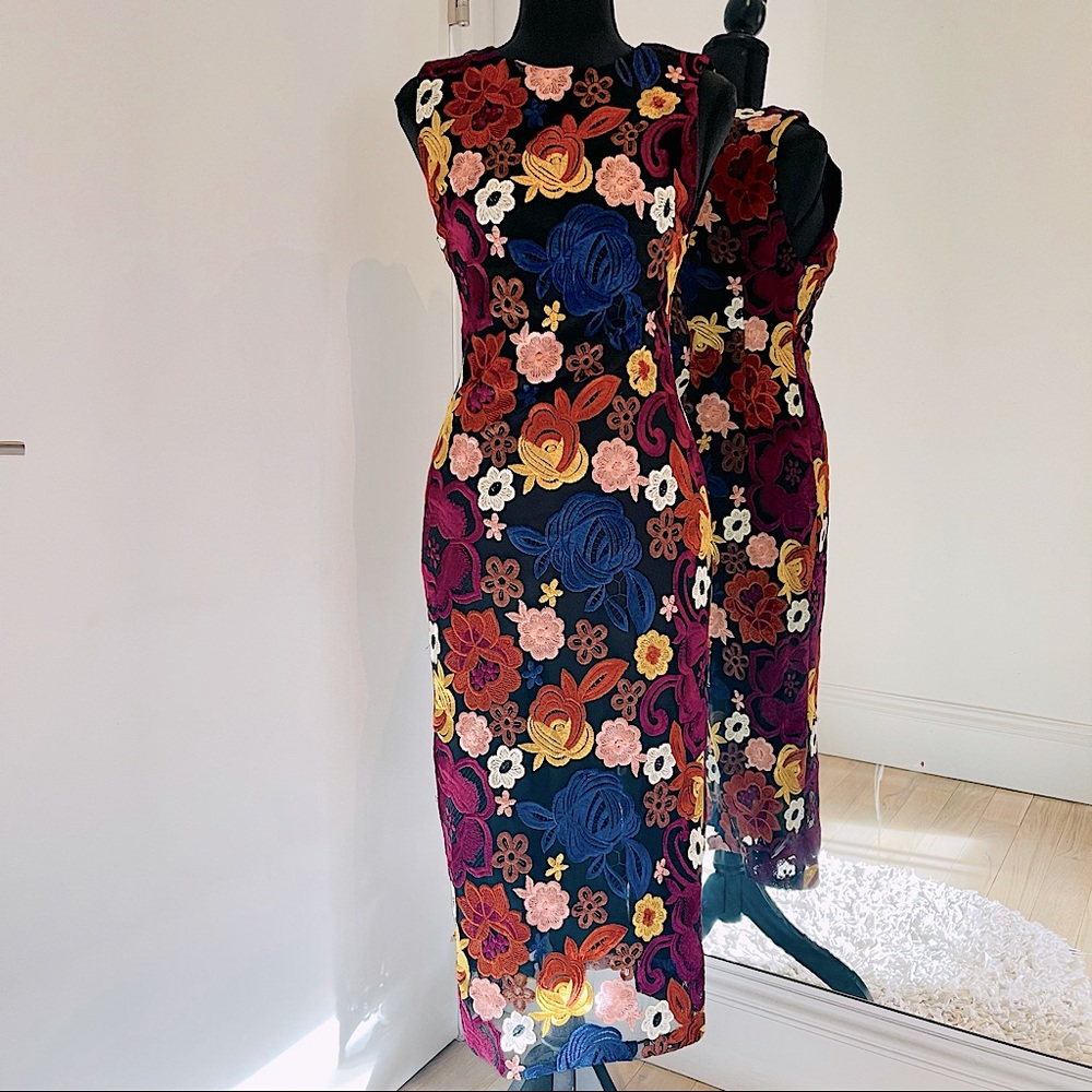 COPY - '🔥Nat' Floral Embroidered Sleeveless Sheath Dress